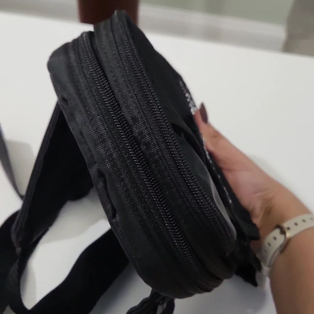 NWOT Case Logic fanny pack - Picture 8 of 11